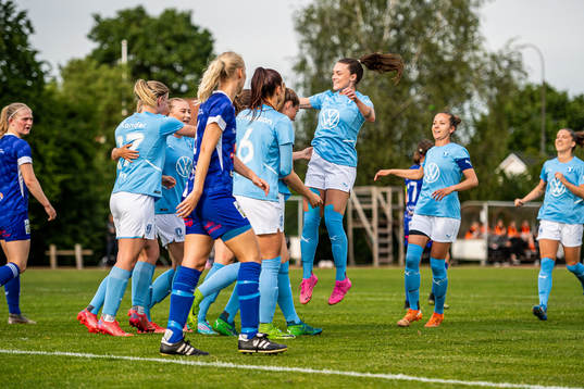 Malmö FFs Anna Plantin (ej i bild) jublar