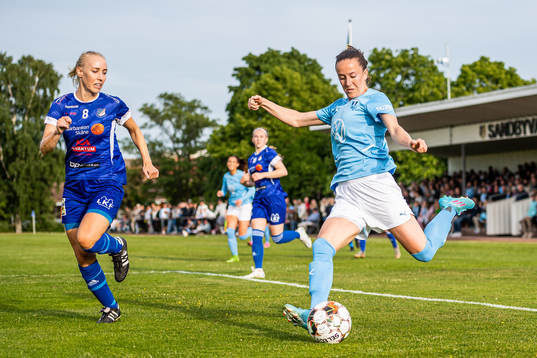 Södra Sandbys Louise Jonsson och Malmö FFs Anna Plantin