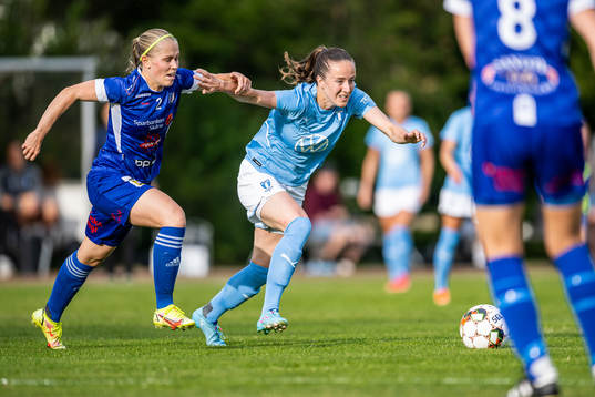 Södra Sandbys Ida Garmfors och Malmö FFs Anna Plantin