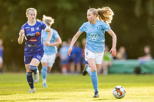 Södra Sandbys Agnes Mårtensson och Malmö FFs Sofia Anker