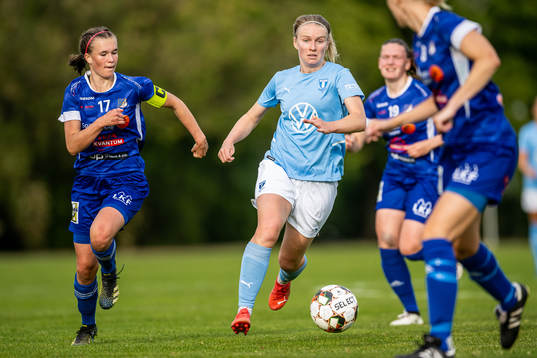 Södra Sandbys Erica Persson Welin och Malmö FFs Amanda