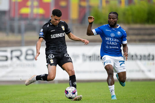 IFK Göteborgs Hosam Aiesh och Trelleborgs Henry Offia