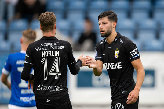 IFK Göteborgs Gustaf Norlin och Kevin Yakob jublar