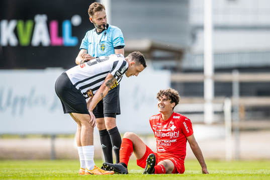 Värnamos Robin Tihi har ont