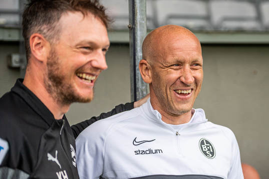 Värnamos tränare Kim Hellberg och Landskronas tränare