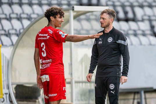 Värnamos Robin Tihi och tränare Kim Hellberg