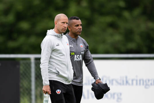Helsingborgs tränare Mattias Lindström och tränare