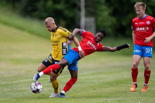 Elfsborgs Simon Strand och Helsingborgs Joseph Amoako