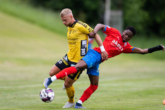 Elfsborgs Simon Strand och Helsingborgs Joseph Amoako
