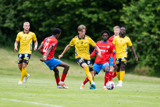 Elfsborgs Noah Söderberg och Helsingborgs Benjamin Acquah