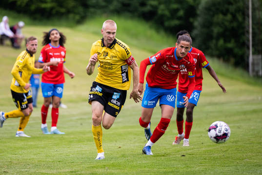 Elfsborgs Johan Larsson och Helsingborgs Ervin Gigović