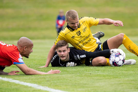 Elfsborgs målvakt Tim Rönning och Gustav Henriksson