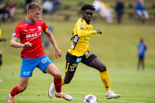 Helsingborgs Dennis Olsson och Elfsborgs Emmanuel Boateng