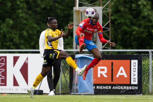 Elfsborgs Michael Baidoo och Helsingborgs Ravy Tsouka-Dozi