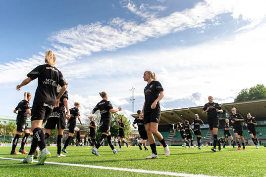 Häckens spelare värmer upp