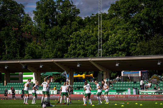 Hammarbys spelare värmer upp