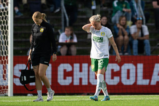 Hammarbys Emilia Larsson har ont