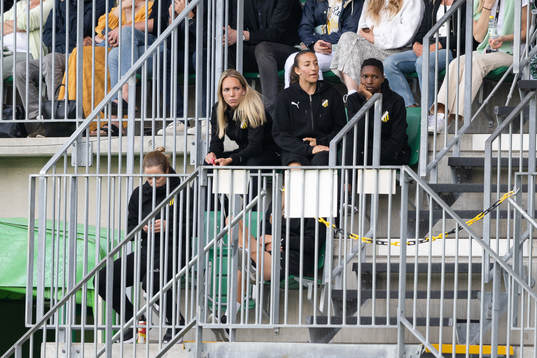 Häckens Elin Rubensson på läktarplats