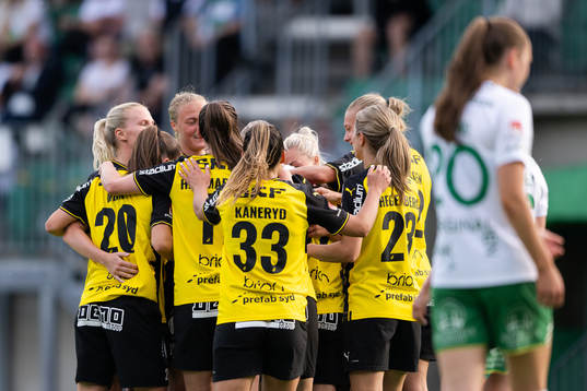 Häckens spelare jublar