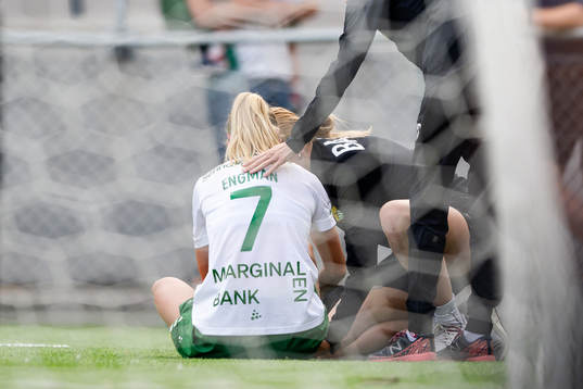 Hammarbys Adelina Engman har ont