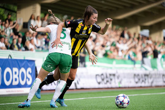 Hammarbys Courtney Nevin och Häckens Pauline Hammarlund