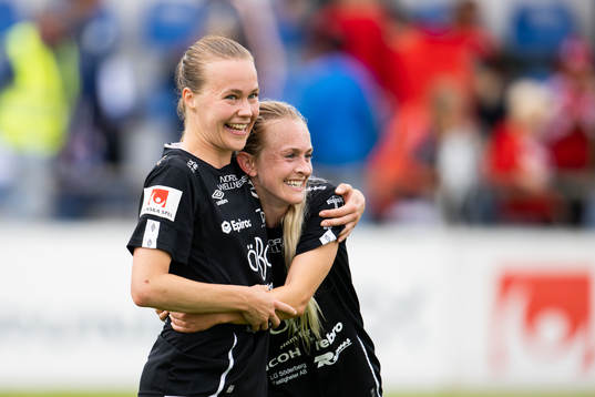 Örebros Frida Abrahamsson och Michaela Kovacs jublar