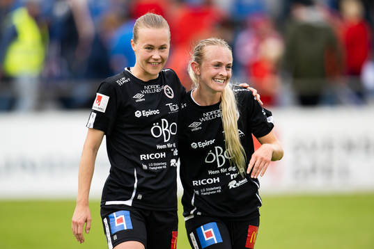 Örebros Frida Abrahamsson och Michaela Kovacs jublar
