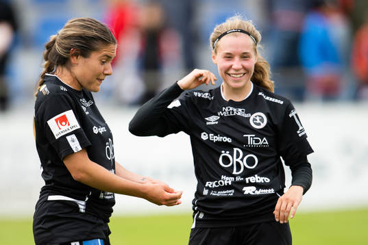 Örebros Carly Wickenheiser och Heidi Kollanenefter