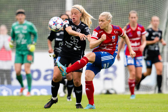 Vittsjös Nellie Persson och Örebros Katie Jayne Lockwood