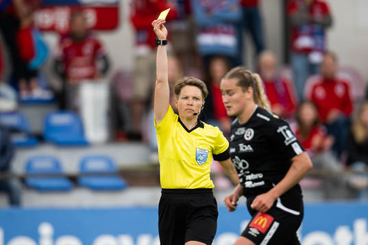 Domare Domare Sara Wiinikka varnar Örebros Elli