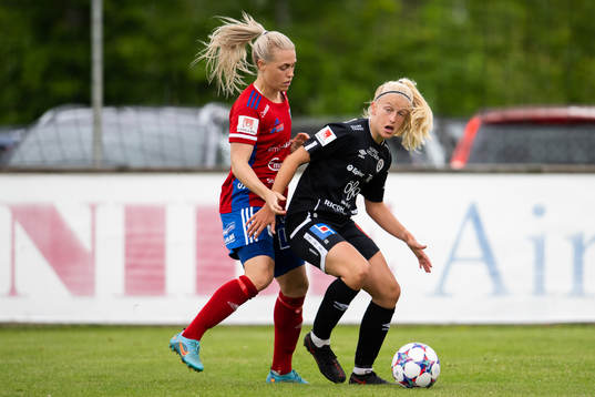 Vittsjös Nellie Persson och Örebros Katie Jayne Lockwood