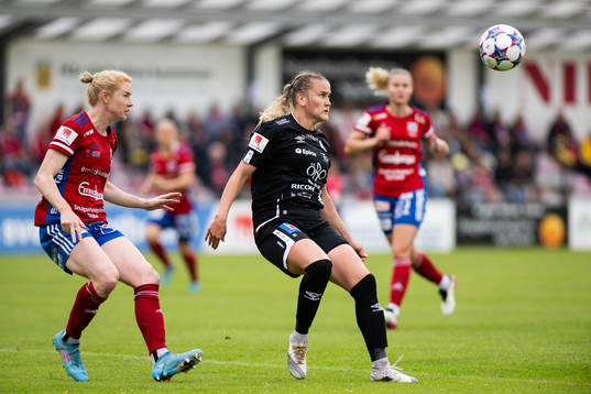 Vittsjös Clare Polkinghorn och Örebros Elli Pikkujämsä