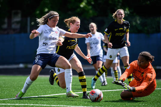 FC Rosengårds Loreta Kullashi mot AIKs Sara Nordin och