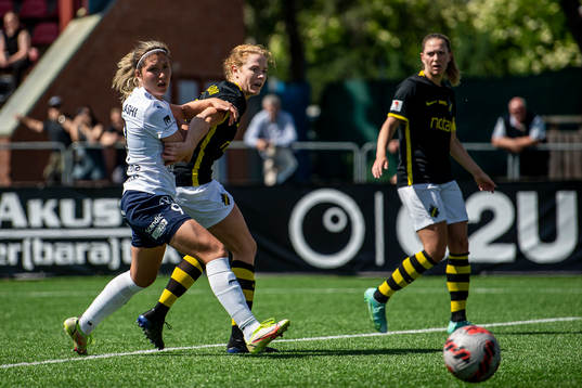 FC Rosengårds Loreta Kullashi och AIKs Sara Nordin