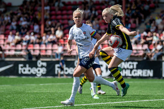 FC Rosengårds Caroline Seger och AIKs Emelie Jansson