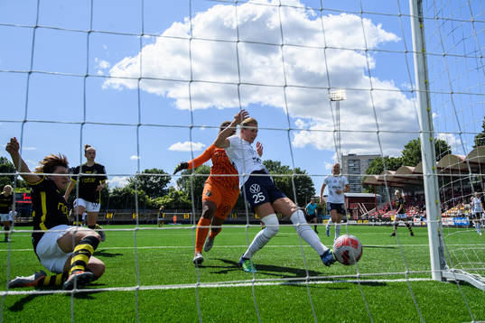 FC Rosengårds Emma Berglund gör 0-6