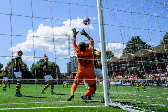 AIKs målvakt Serina Iddrisu Backmark släpper in 0-5