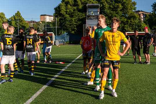 Elfsborgs målvakt Lucas Söderberg och Malte Wester deppar