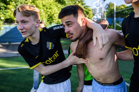 s målvakt Akis Gkoulios jublar