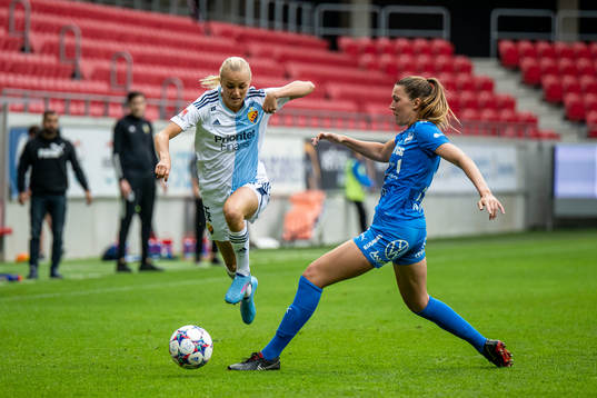 Djurgårdens Sara Lilja Vidlund och Kalmars Allison Pantuso