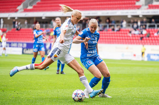 Djurgårdens Sara Lilja Vidlund och Kalmars Amanda Persson