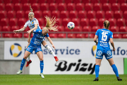 Djurgårdens Emelie Lövgren och Kalmars Astrid Larsson
