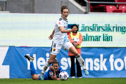 Kalmars Jessica Ayers och Djurgårdens Julia Walentowicz