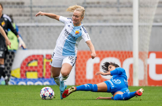 Djurgårdens Tove Almqvist och Kalmars Katie Pingel