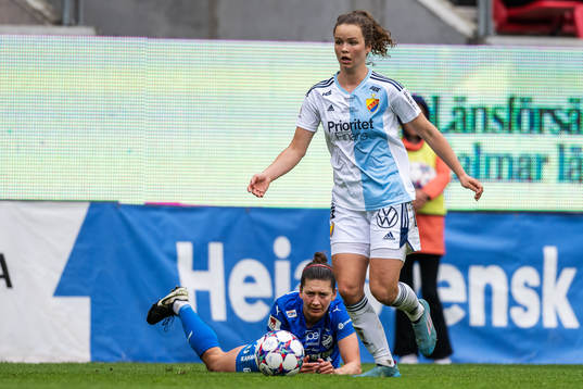 Kalmars Jessica Ayers och Djurgårdens Julia Walentowicz