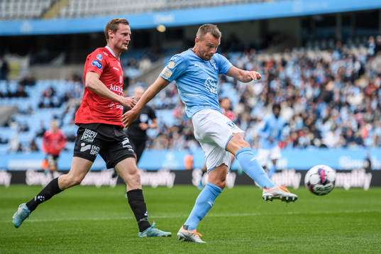 Malmö FFs Eric Larsson och Trelleborgs Anton Tideman