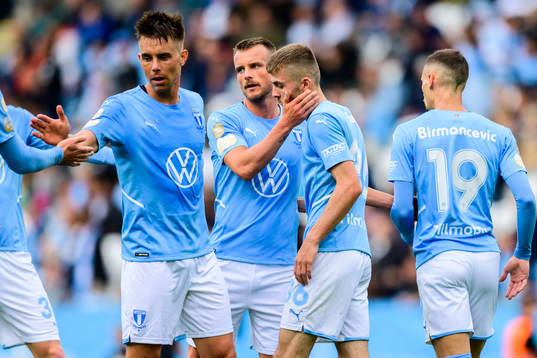 Malmö FFs Patriot Sejdiu jublar med lagkamrater