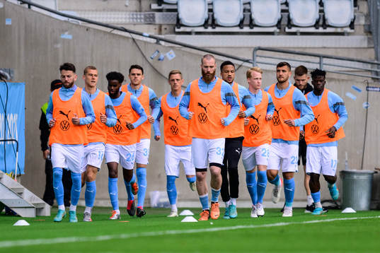Malmö FFs avbytare värmer upp