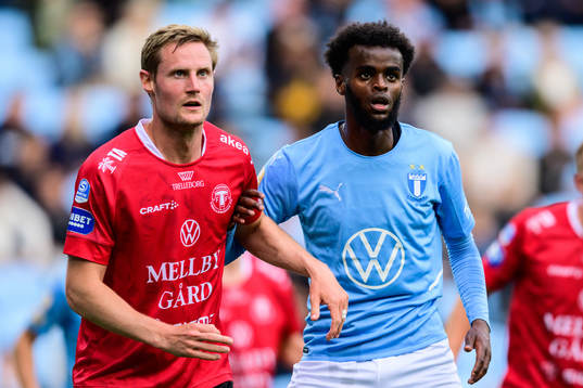 Trelleborgs Anton Tideman och Malmö FFs Mubaarak Nuh