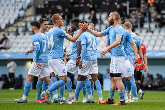 Malmö FFs Jo Inge Berget jublar med lagkamrater